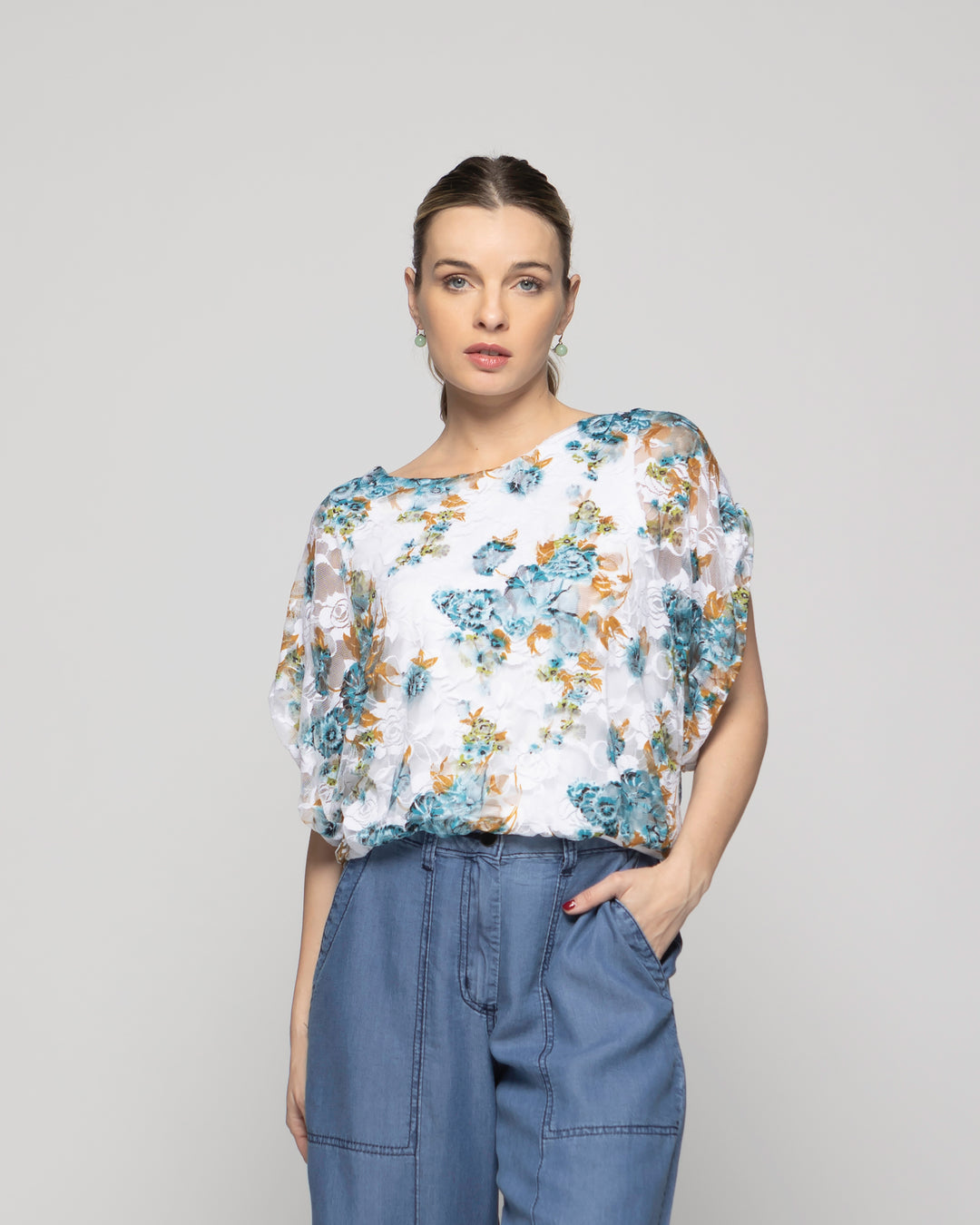 Polera Nigella Manga Caída Encaje Floral Blanco Y Verde Turquesa Ludovica