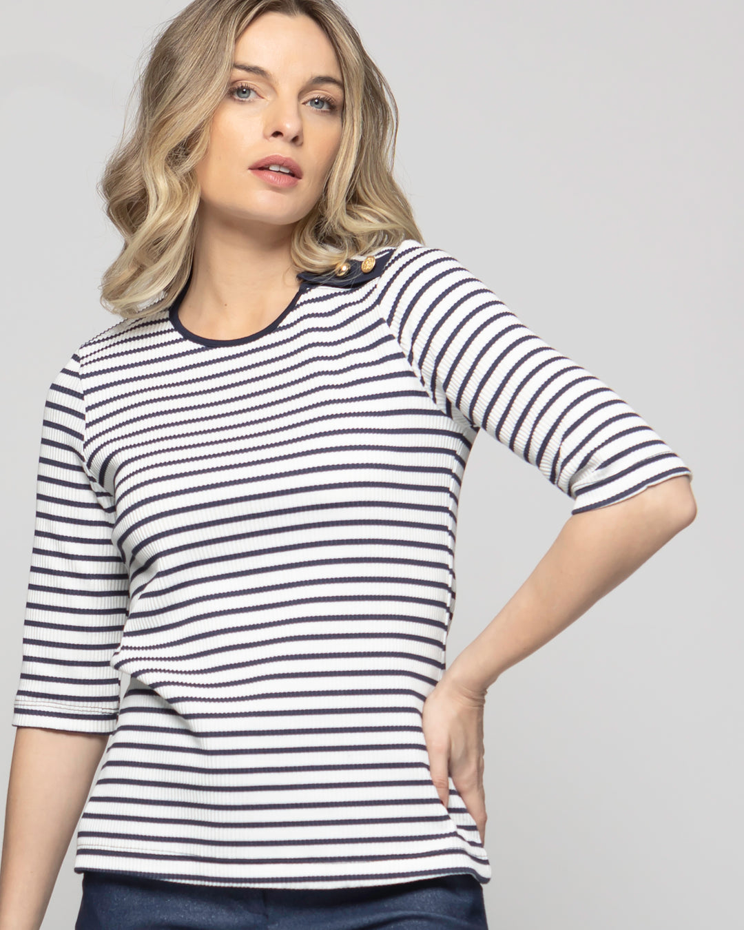 Polera Mujer Orquídea Escote Redondo Manga 3/4 Rayas Azules Blanca