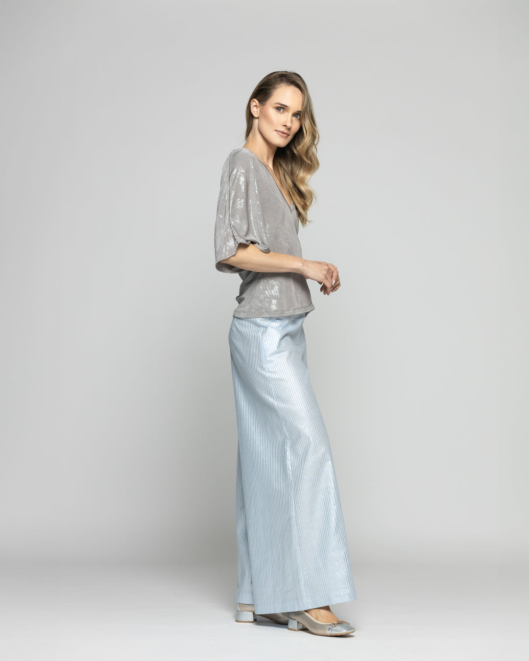 Polera Mujer Oxalis Escote V Satinada Café Taupe Ludovica