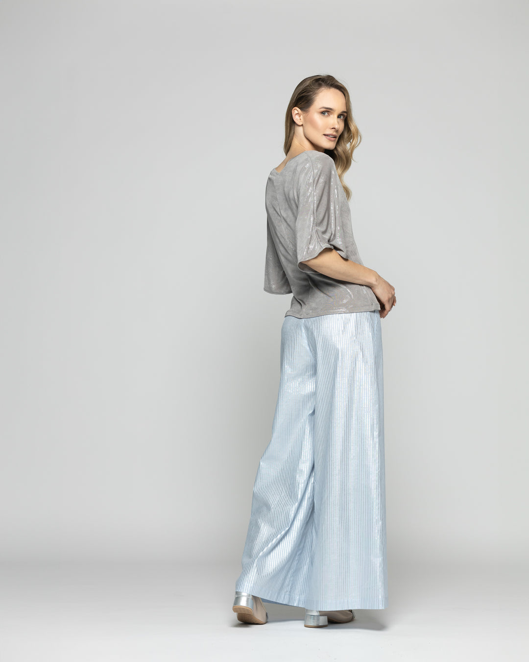 Polera Mujer Oxalis Escote V Satinada Café Taupe Ludovica