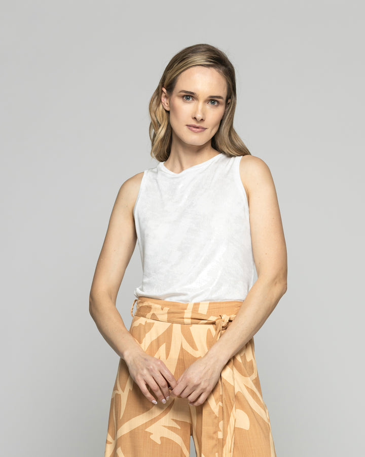 Polera Mujer Orbea Ajustada Sin Mangas Escote Redondo Blanca Ludovica