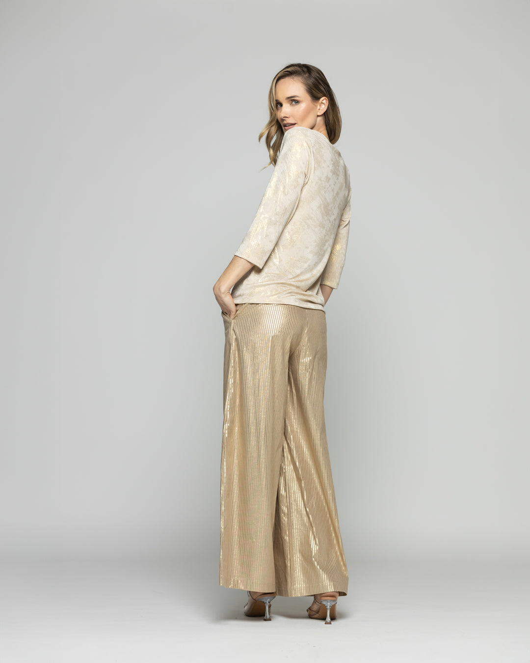 Polera Mujer Petunia Escote Redondo Manga 3/4 Efecto Brillante Beige Ludovica