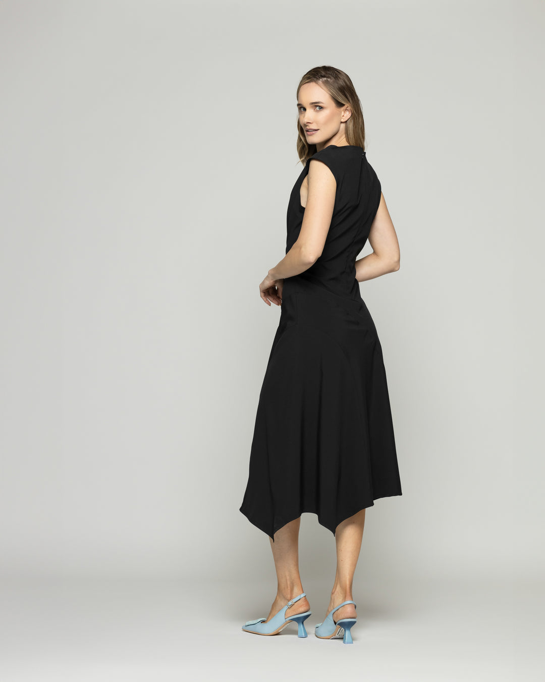 Vestido Mujer Yareta Midi Escote Redondo Hombro Drapeado Liso Negro Ludovica