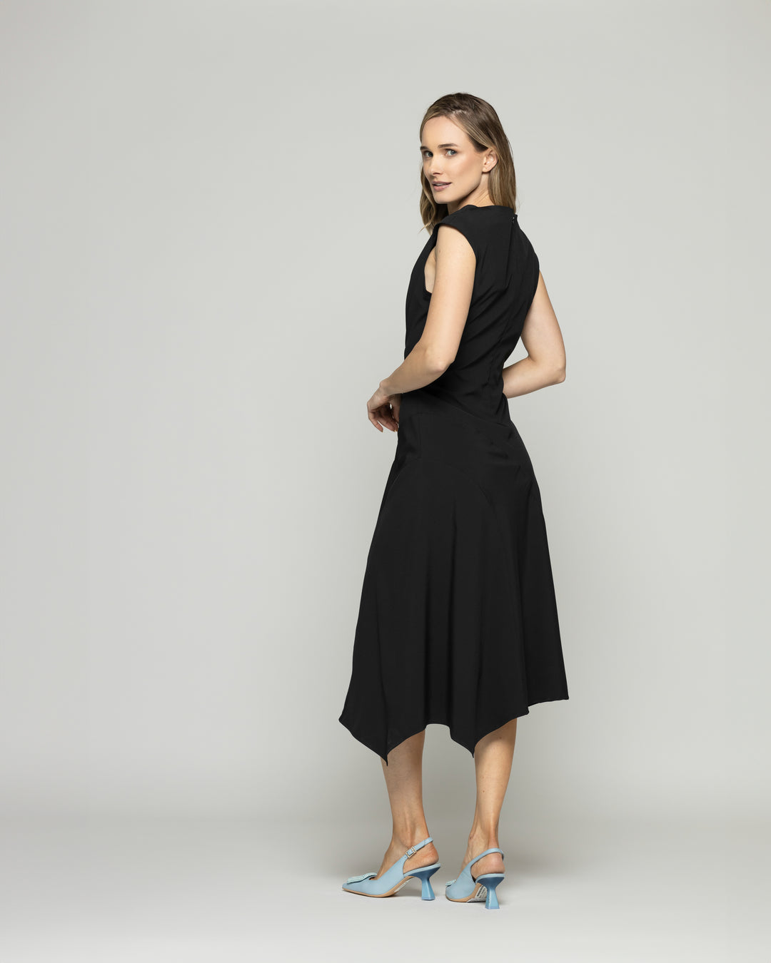 Vestido Mujer Yareta Midi Escote Redondo Hombro Drapeado Liso Negro Ludovica