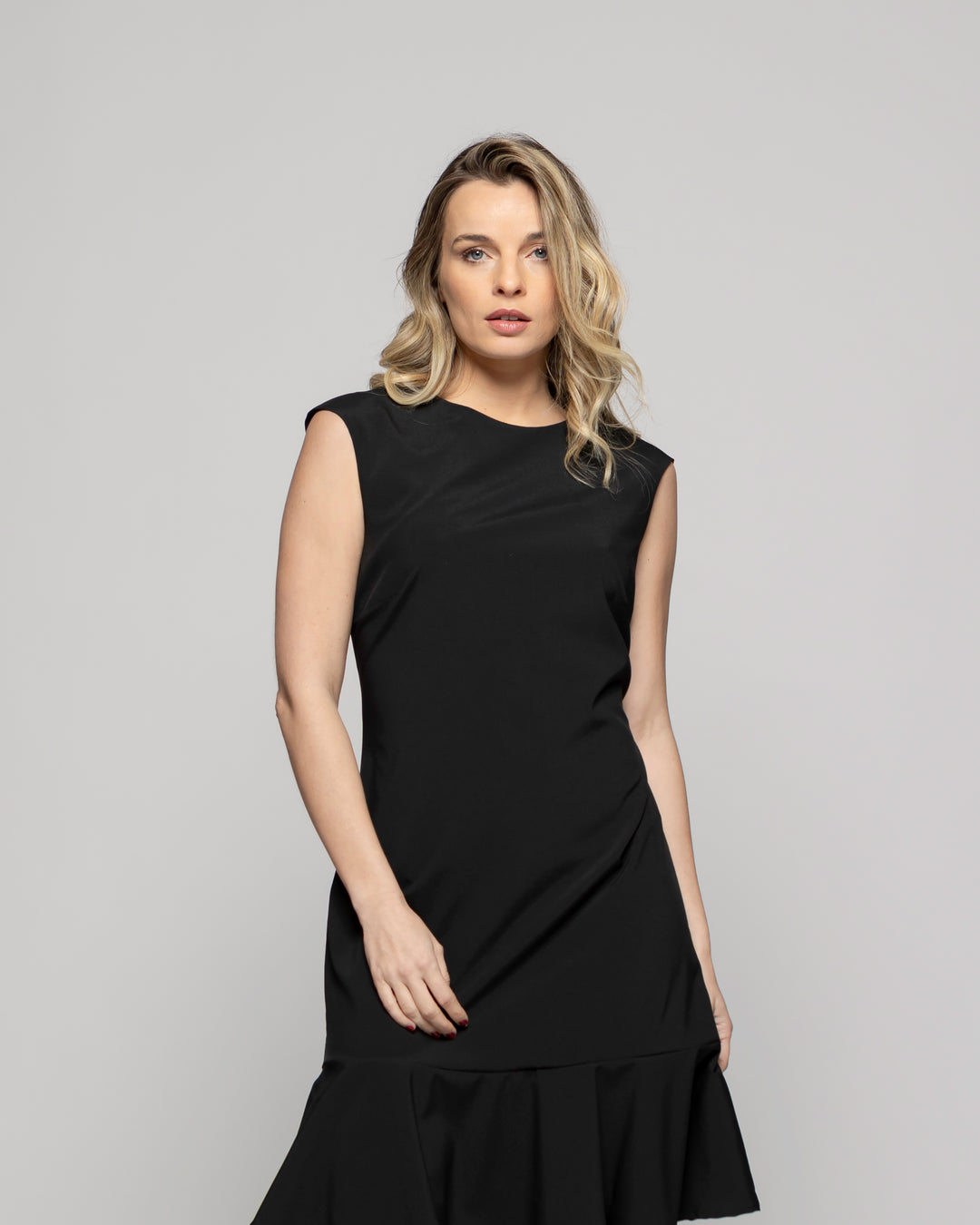 Vestido Mujer Glicina Corto Con Vuelo Manga Corta Escote Redondo Negro Ludovica